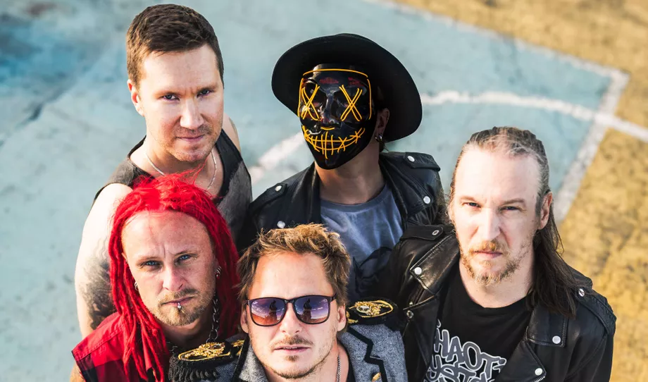 Kuvassa ovat kaikki Negativen jäsenet